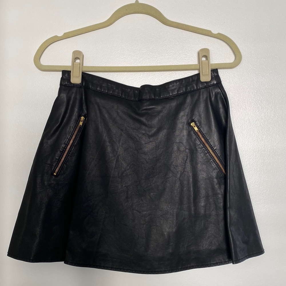 Free People Black Faux Leather Mini Skirt w/ Zip Pockets - Size 6